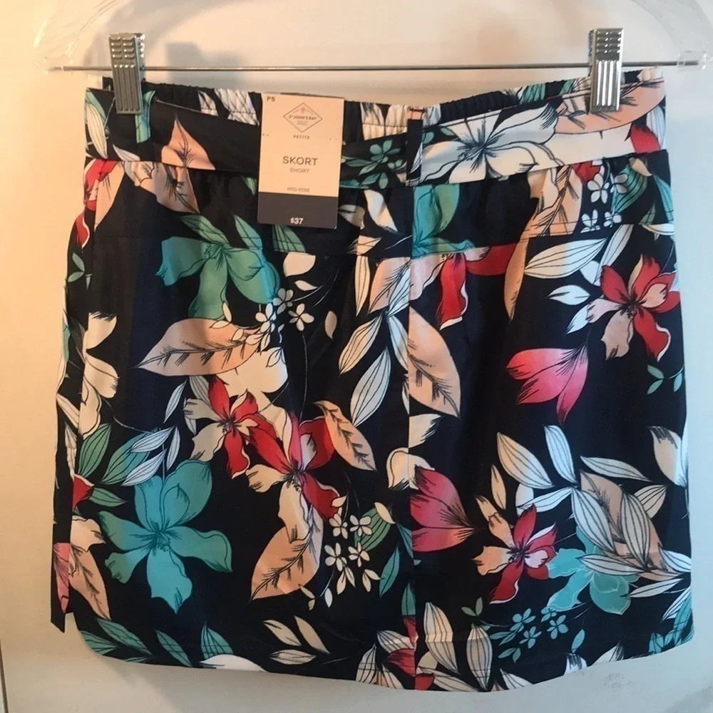 NWT St. John’s Bay Tropical Floral Skort